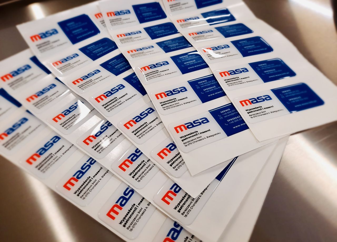 Żelowe naklejki wypukłe właściwie wyeksponują logo każdej firmy