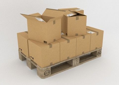 Naklejki na paczki – zastosowanie i zalety